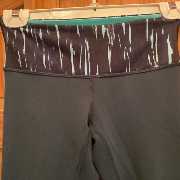 Lululemon green pants - Picture 2 of 4